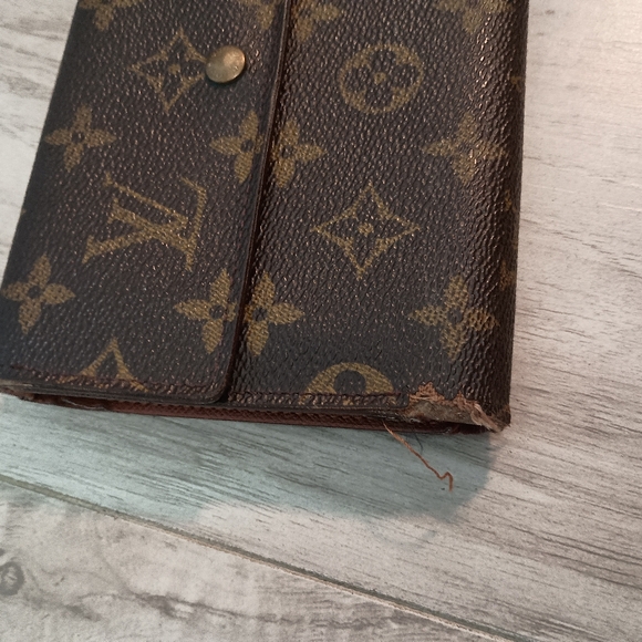 Louis Vuitton Pochette Passport Trifold Wallet Case Monogram - Picture 2 of 16